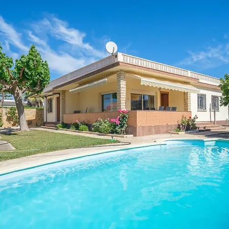 El Refugi Villa *